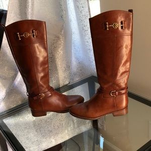 20% off Authentic Tory Burch boots
